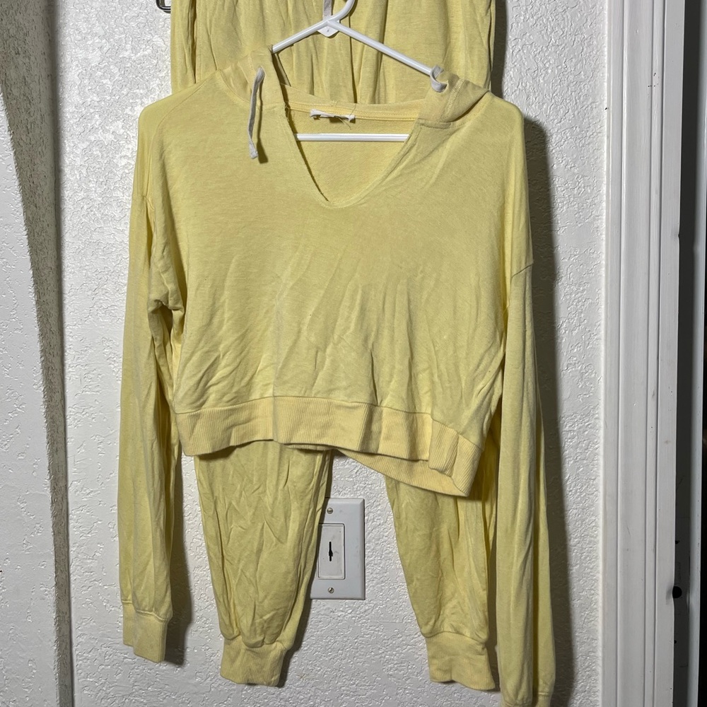 Colsie XS silky soft knit sweatsuit!